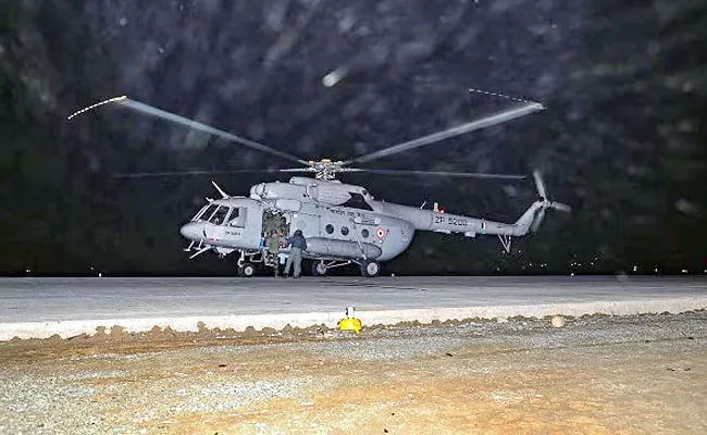 IAF helicopter Apache helicopter makes emergency landing in Ladakh - Sakshi