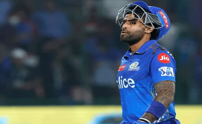 Suryakumar Yadav dismissed for two-ball duck in competitive cricket return - Sakshi