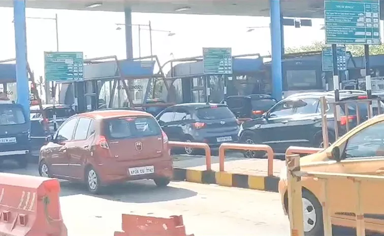 Hyderabad People Leaves City for Andhra Pradesh Polls traffic jam At Toll Gates