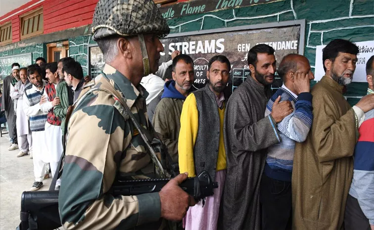 Jammu kashmir lok sabha Electionlive Polling on Srinagar