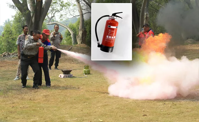 aware about fire extinguisher at the time of fire accident