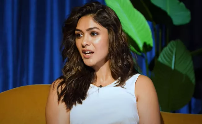Mrunal Thakur Comments On Birth Child And Career