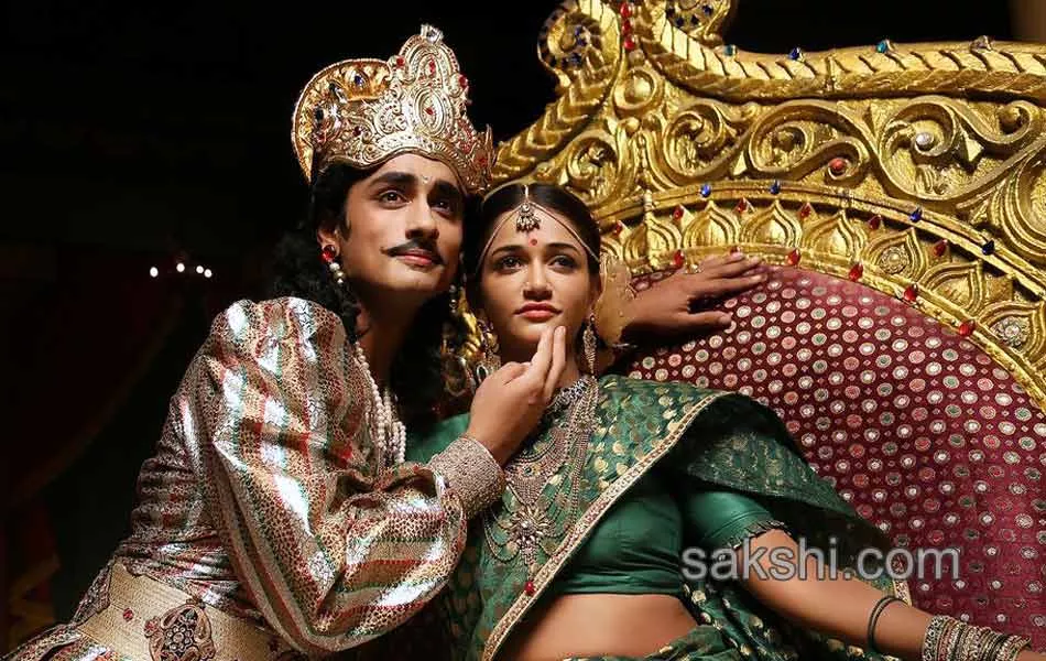 Siddharth different roles in the kaaviya thalaivan movie