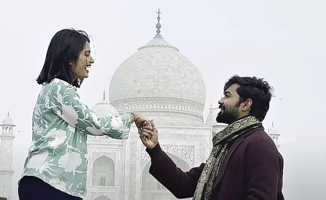 Bigg Boss Priyanka Jain Boy friend Love propose in front of Taj mahal Photos - Sakshi