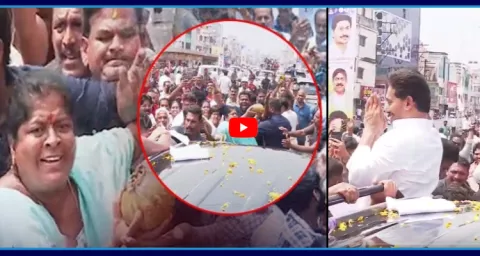 Woman Grand Welcome To YS Jagan In Narsipatnam Road Show