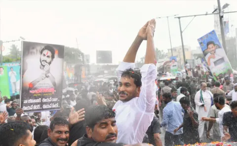 Massive Public Support Marks YS Jagan Uttarandhra Visit