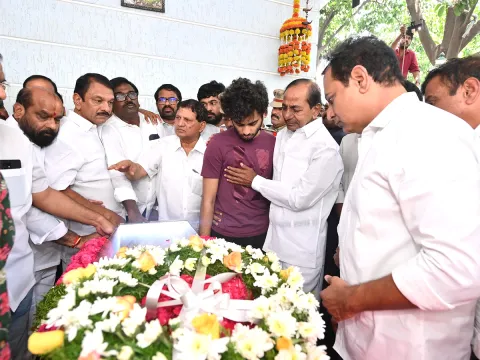 KCR Emotional On Seeing MLA Maganti Gopinath Photos