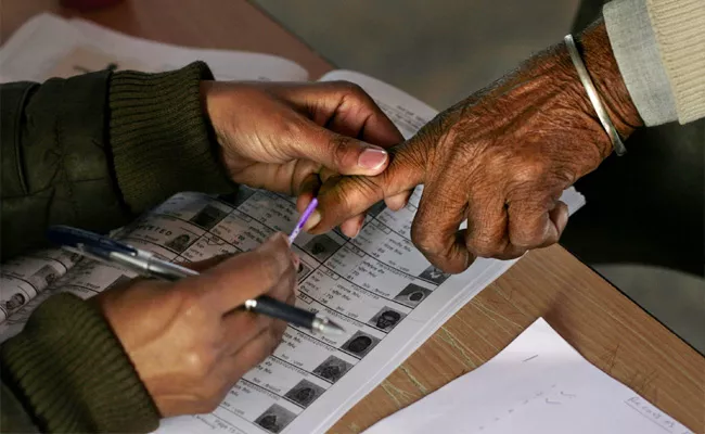 Telangana Panchayat Elections First Phase End - Sakshi