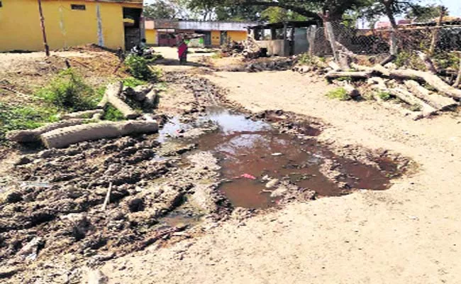 Border Village Suffers With Drainage - Sakshi