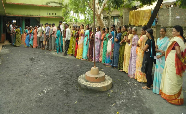Women Voters in East Godavari - Sakshi