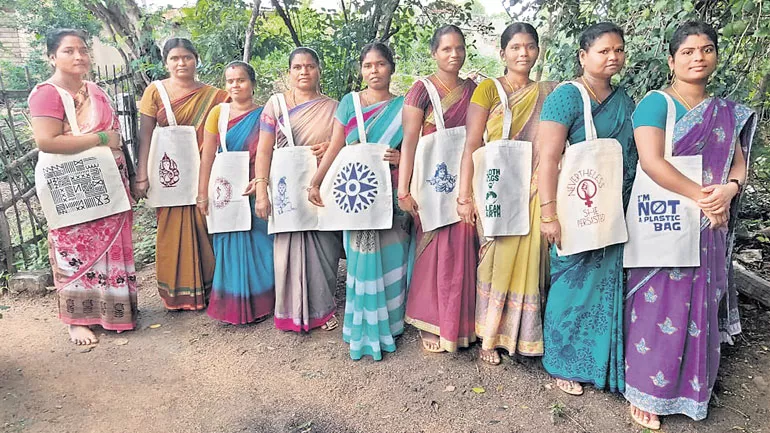 Special Story On Paalaguttapalle Cotton Bags - Sakshi