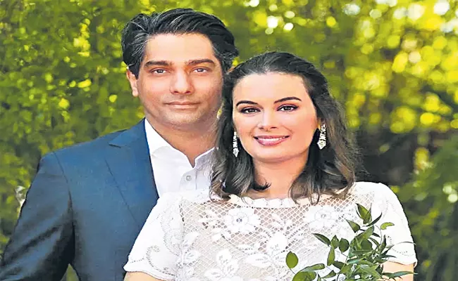 Evelyn Sharma marries Australi dental surgeon Tushaan BhindI - Sakshi