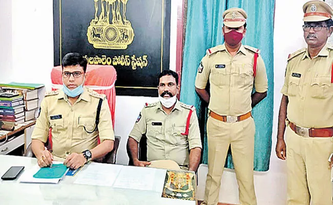 Six Reporters Were Arrested By The Police In Ravulapalem - Sakshi