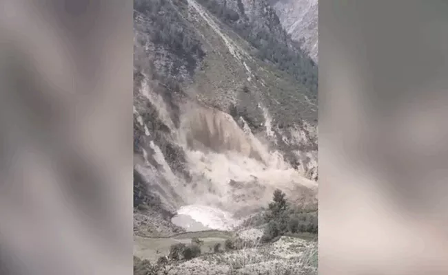 Himachal Landslide Blocks River Alarm Bells For Nearby Villages - Sakshi