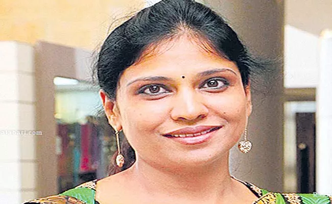 Two Indian teachers shortlisted for 2021 Global Teacher Prize - Sakshi
