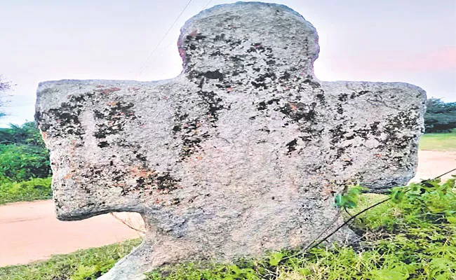 Telangana: Rare Humanoid Monument Unearthed In Bhongir - Sakshi
