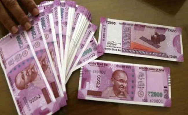 Maoist supporter held with Rs 10 lakh in Rs 2000 notes - Sakshi