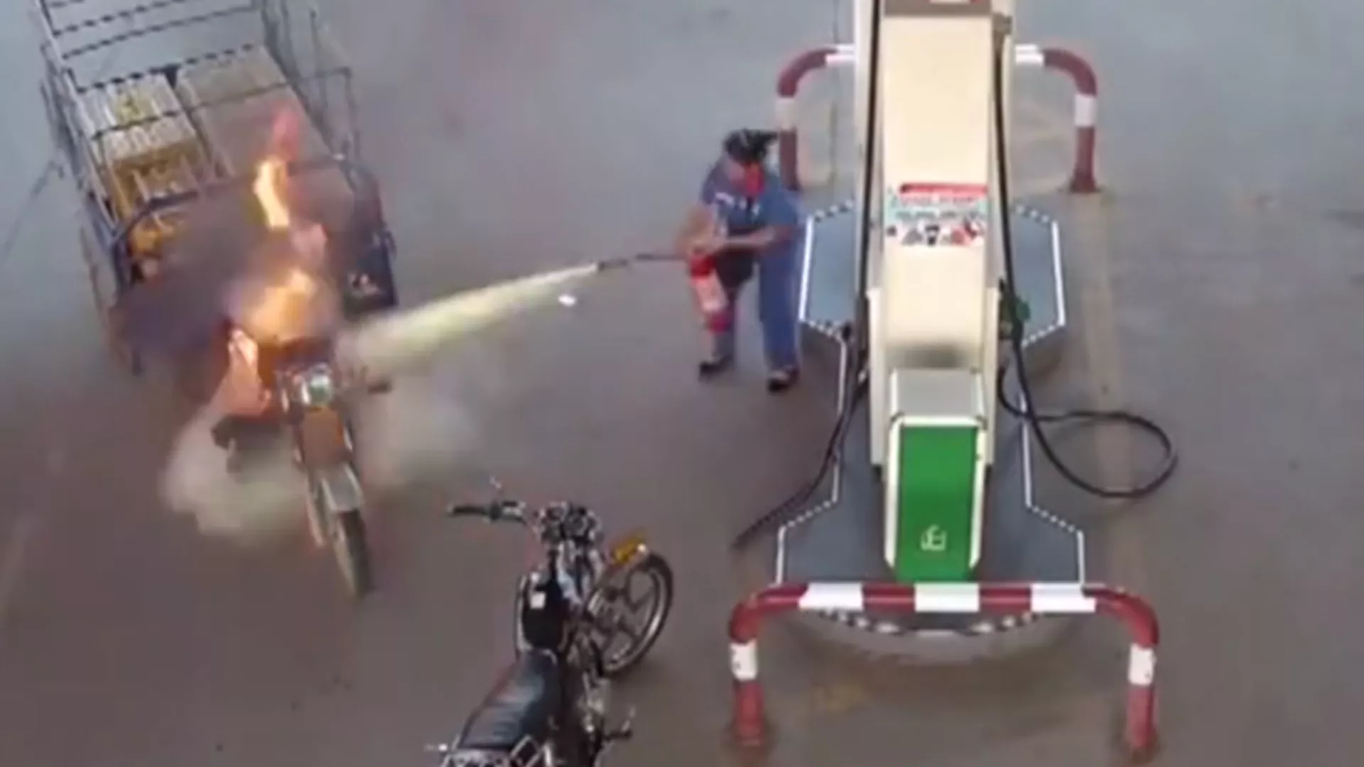 Three Wheeler Caught Fire At A Petrol Pump Watch Twitter Video Viral