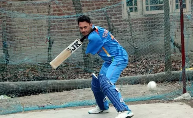 para cricketerAmir Hussain Lone Tendulkar Gautam Adani praises extends support - Sakshi