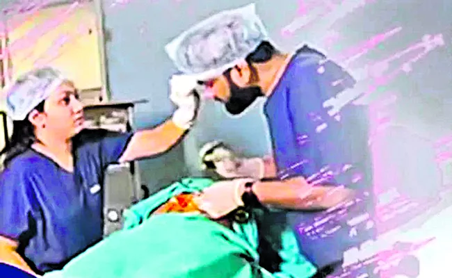 Pre wedding photoshoot in operation theatre: Viral Video - Sakshi
