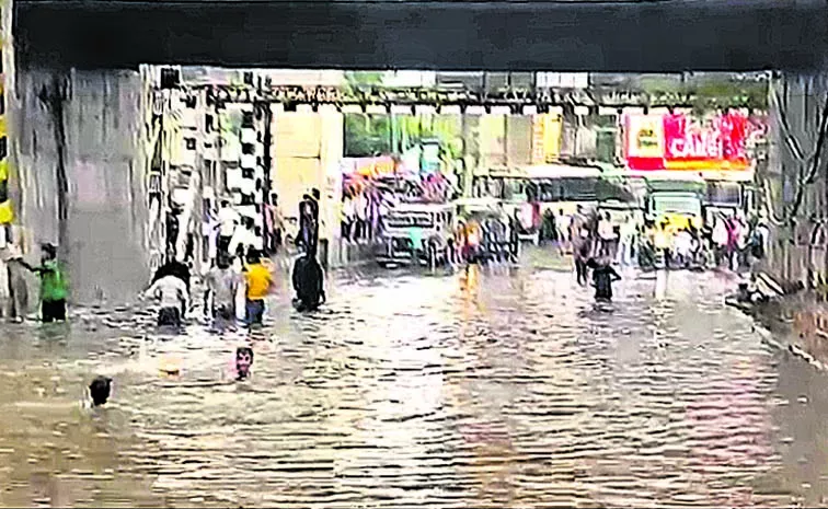 Heavy rain and thunderstorms disrupt normal life in Hyderabad: TS