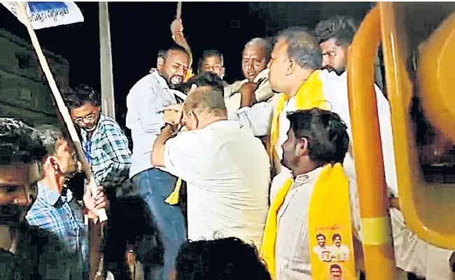 JanaSena TDP Leader Internal Fight In Visakhapatnam