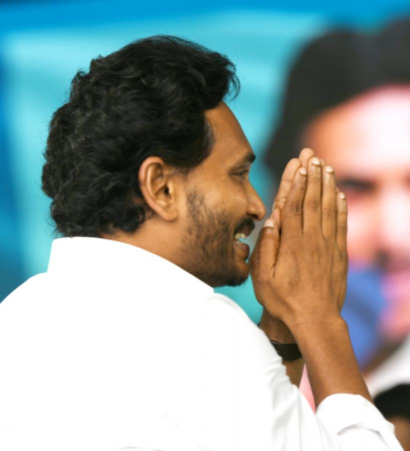 YS Jagan At Anakapalle Memantha Siddham Meeting Photos - Sakshi33