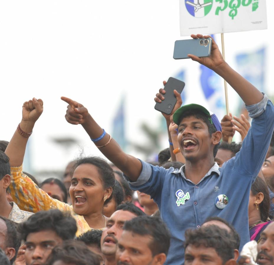 YS Jagan At Anakapalle Memantha Siddham Meeting Photos - Sakshi44