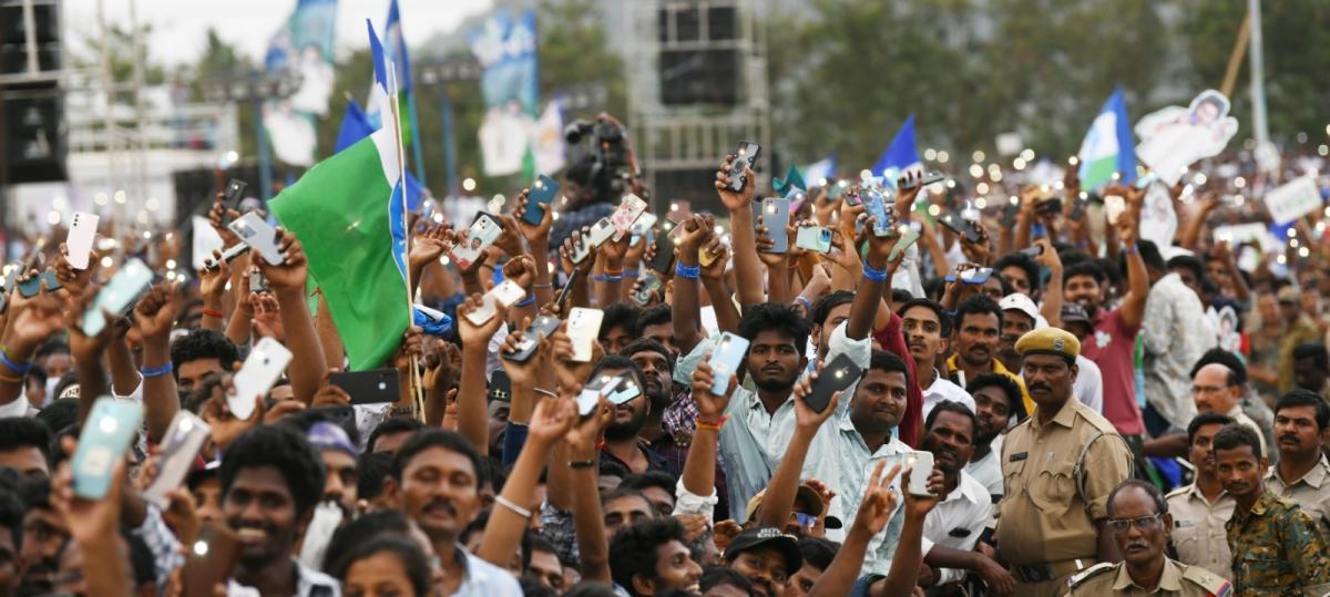 YS Jagan At Anakapalle Memantha Siddham Meeting Photos - Sakshi55