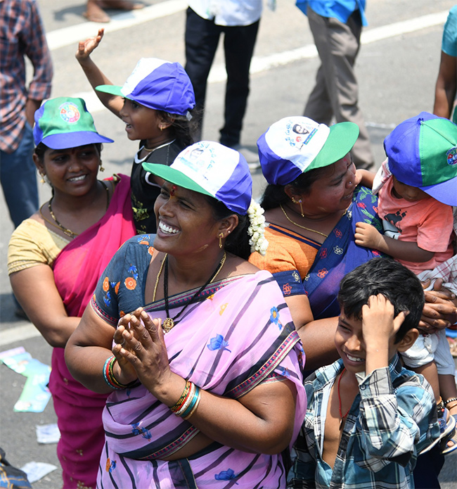 AP CM YS Jagan Memantha Siddham Day 19 Photos - Sakshi10