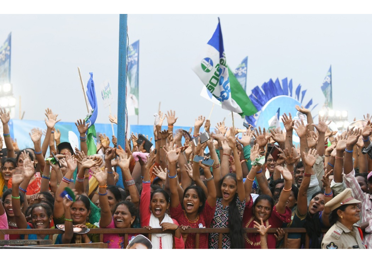 AP CM YS Jagan Memantha Siddham Public Meeting at Chelluru Village vijayanagaram Photos  - Sakshi19