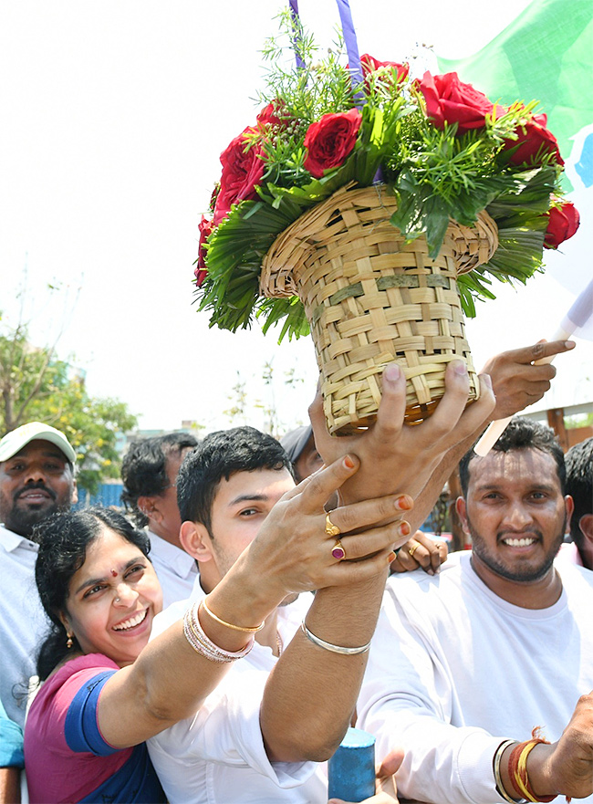 AP CM YS Jagan Memantha Siddham at Visakhapatnam - Sakshi10