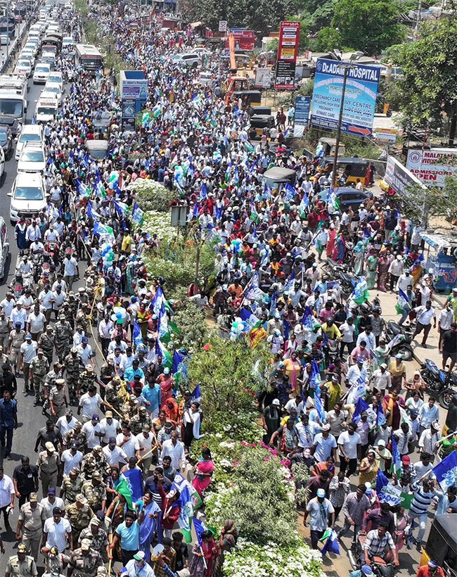 AP CM YS Jagan Memantha Siddham at Visakhapatnam - Sakshi12