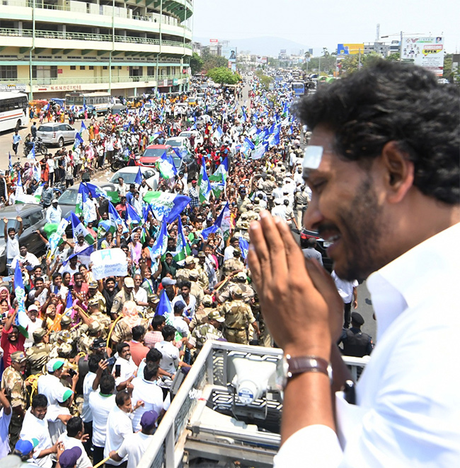 AP CM YS Jagan Memantha Siddham at Visakhapatnam - Sakshi2