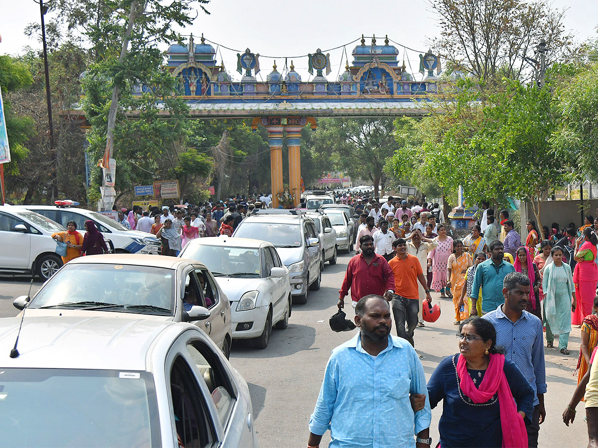 Devotees Rush To Chilkur Balaji Temple For Garuda Prasadam - Sakshi10