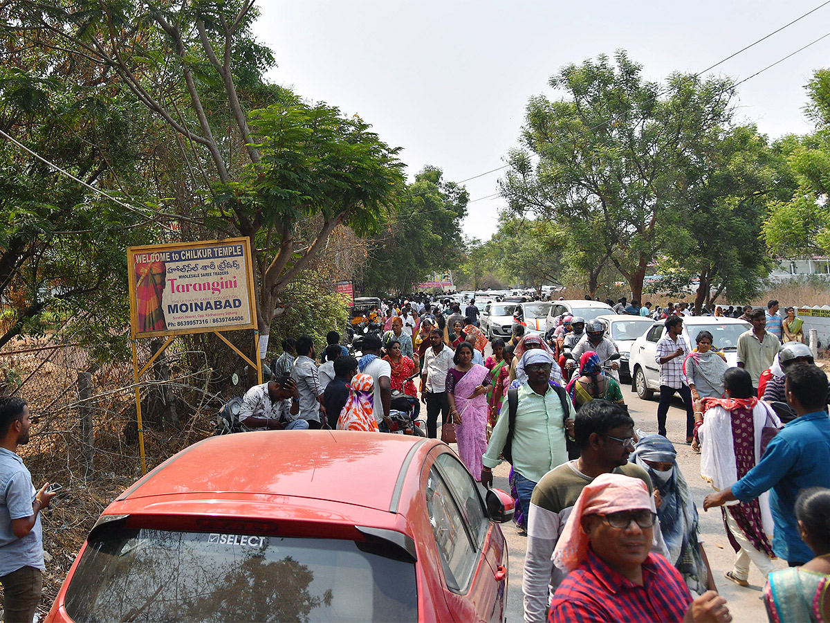 Devotees Rush To Chilkur Balaji Temple For Garuda Prasadam - Sakshi13