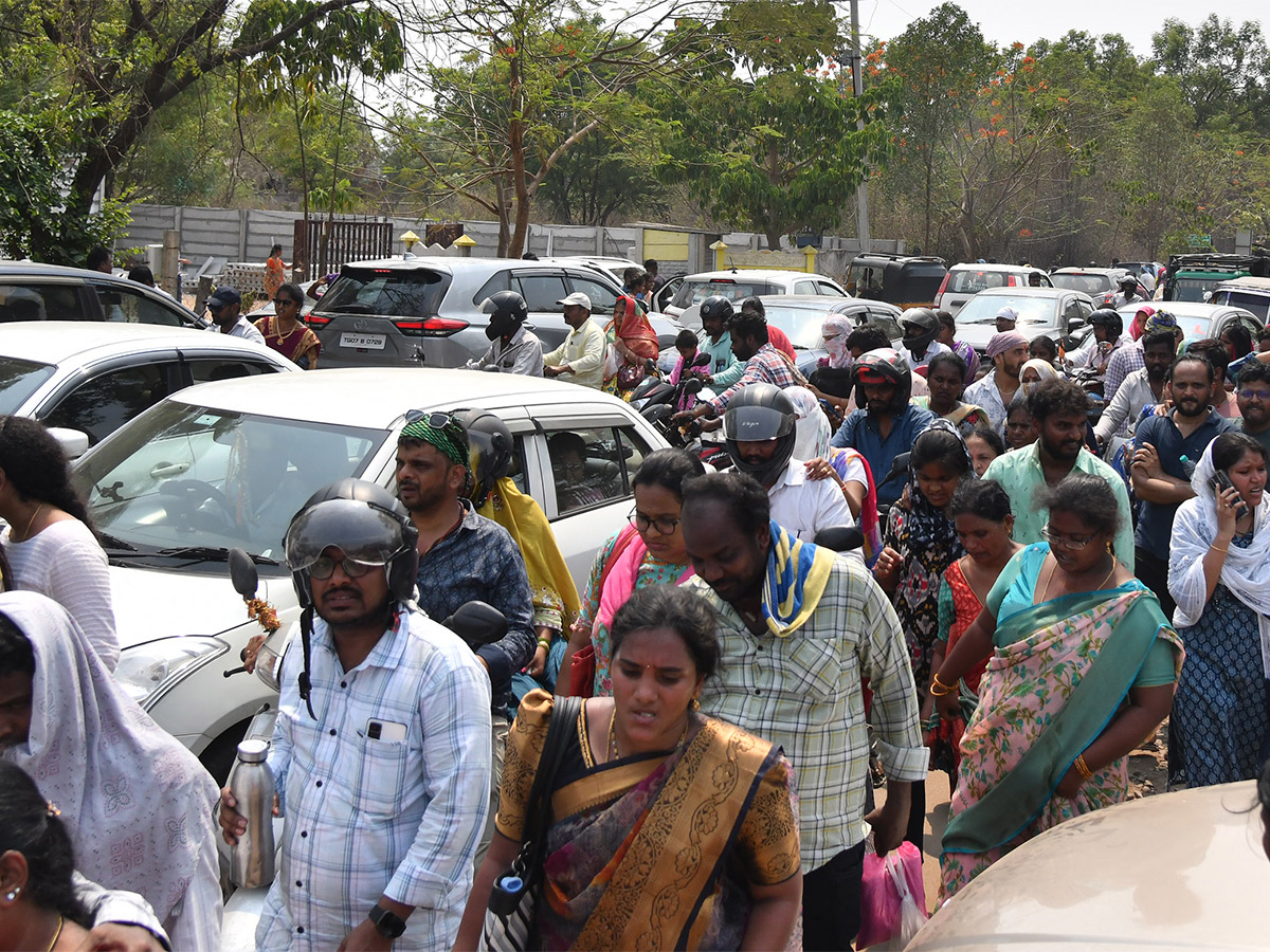 Devotees Rush To Chilkur Balaji Temple For Garuda Prasadam - Sakshi20