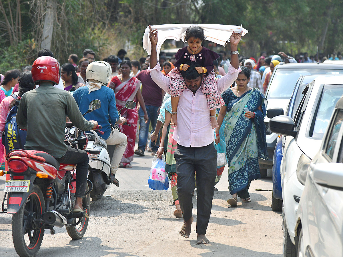 Devotees Rush To Chilkur Balaji Temple For Garuda Prasadam - Sakshi27