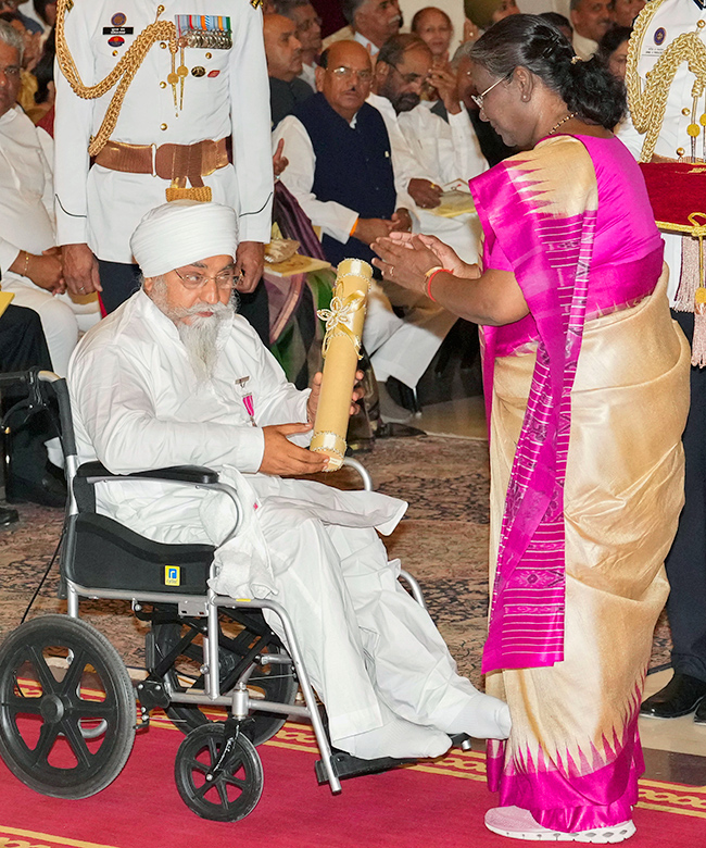 Padma Awards 2024 Ceremony at Rashtrapati Bhavan Photos - Sakshi7