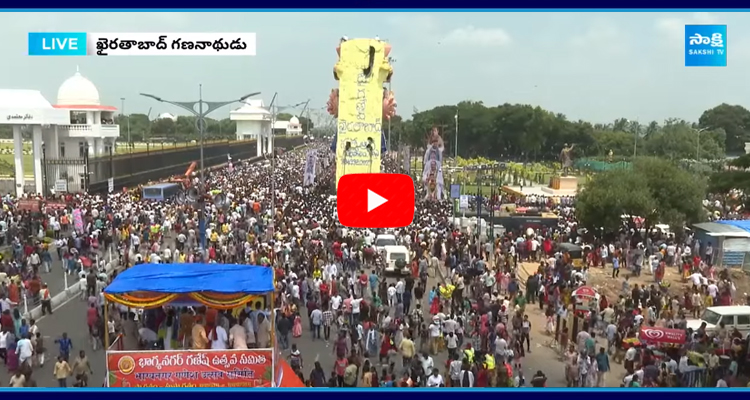 Police clearing traffic for Khairatabad Ganesh immersion 5