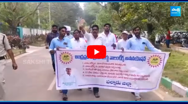 Volunteers Visakha Steel Plant Employees And Outsourcing Employees Protest Against AP Govt 1