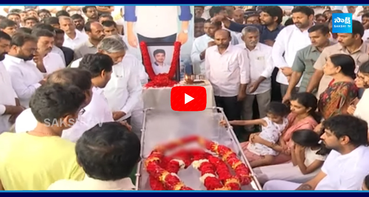 YS Jagan and His Wife YS Bharathi Pay Tribute to YS Abhishek Reddy  1