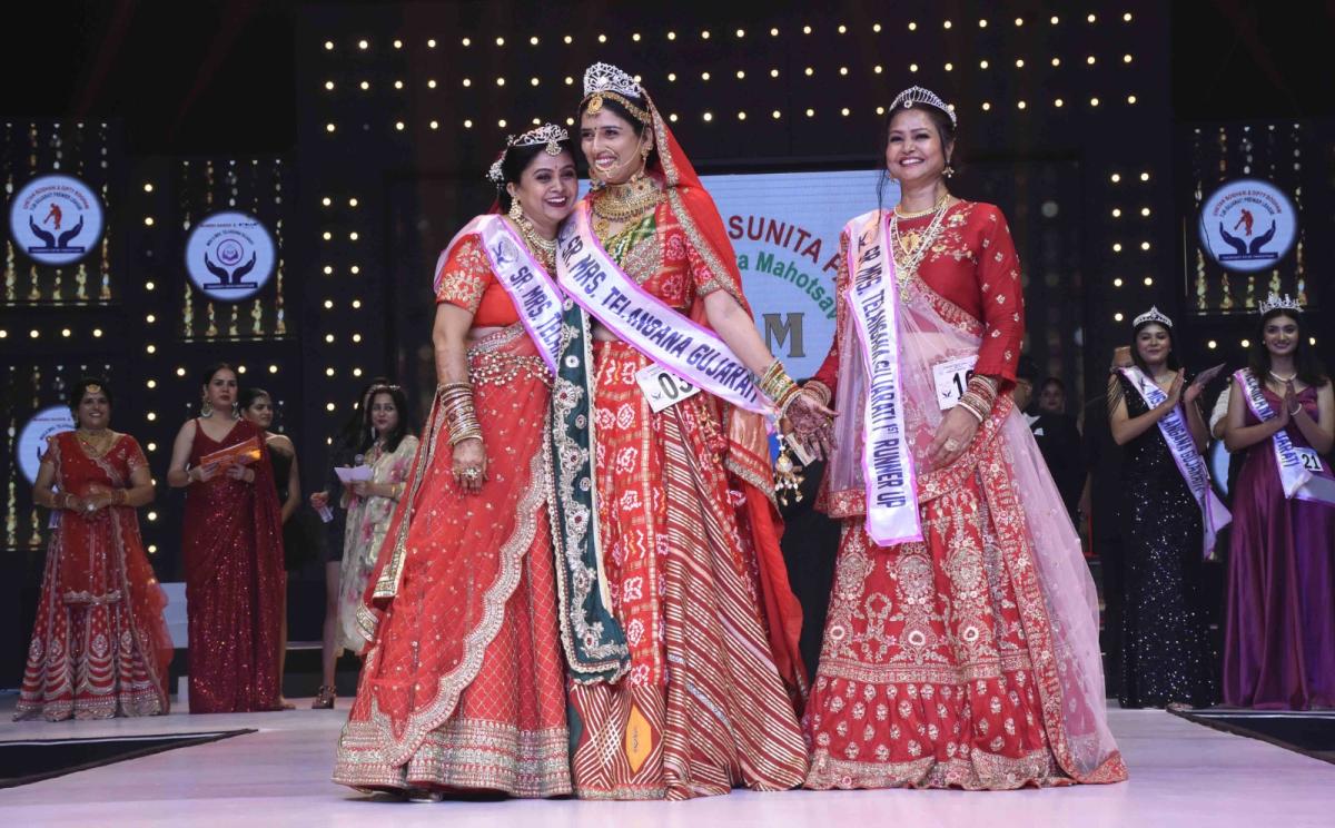 Grand Finale of Miss and Mrs Gujarati Telangana 2024 at the Closing Ceremony7