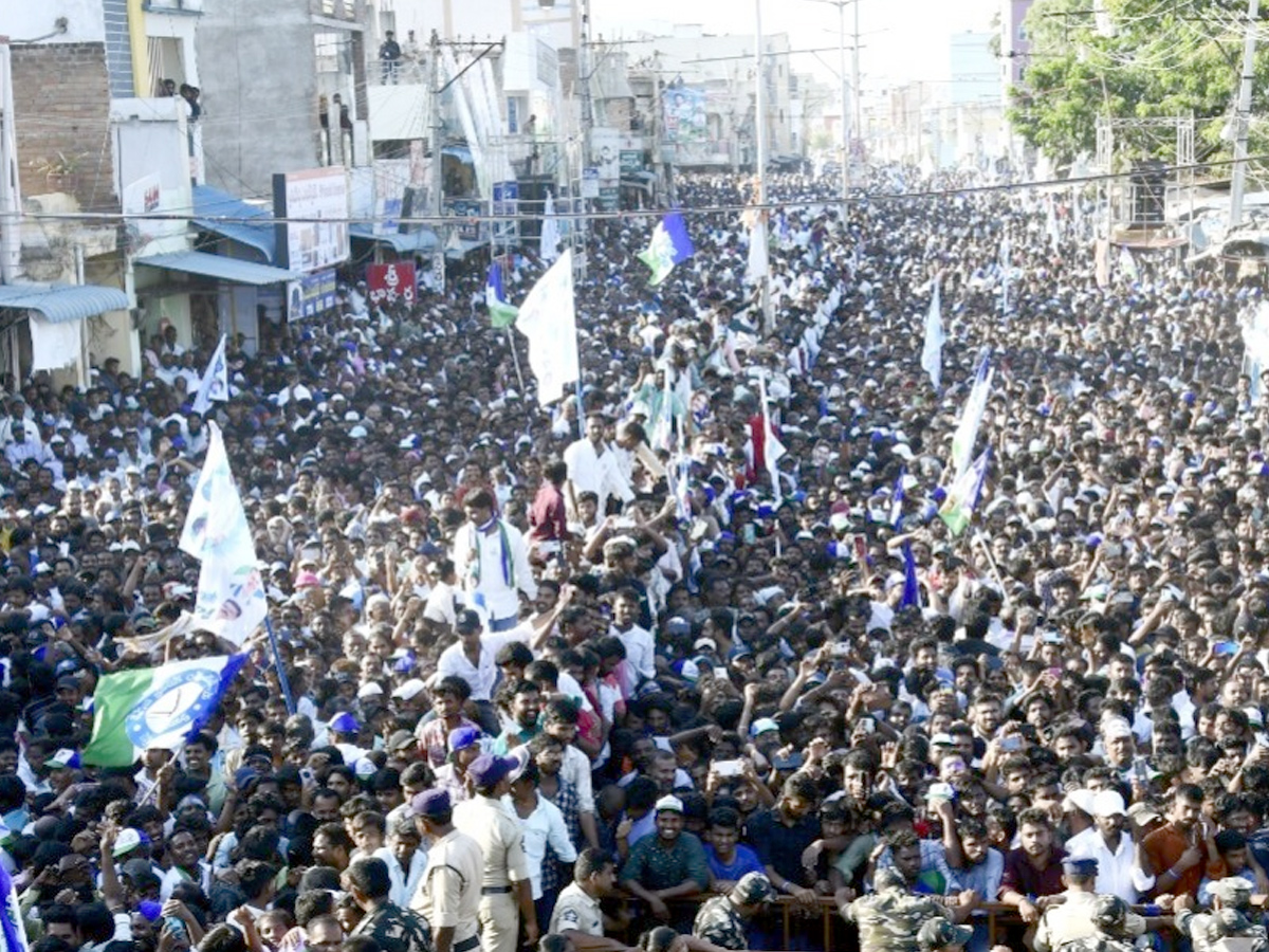 AP CM YS Jagan Public Meeting at Kalikiri Photos2