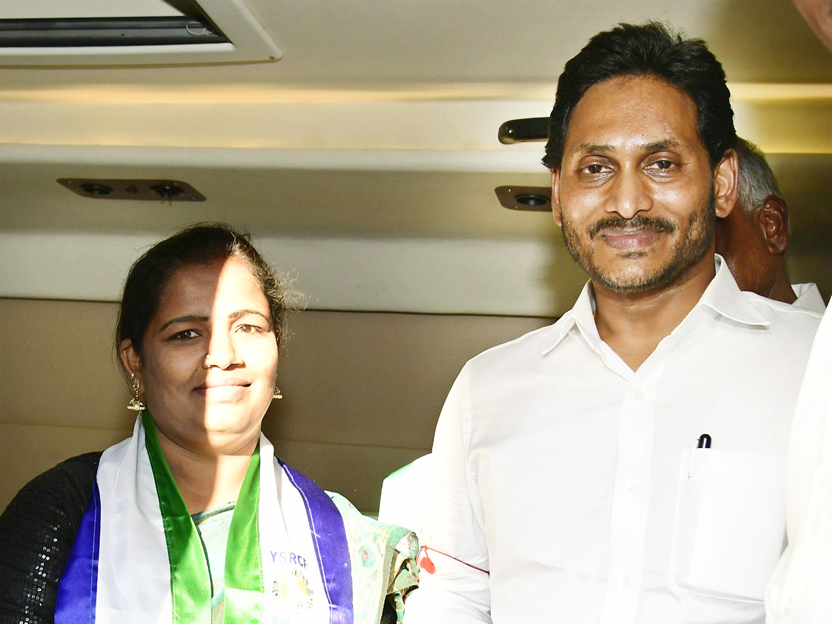 AP CM YS Jagan Public Meeting at Kalikiri Photos10