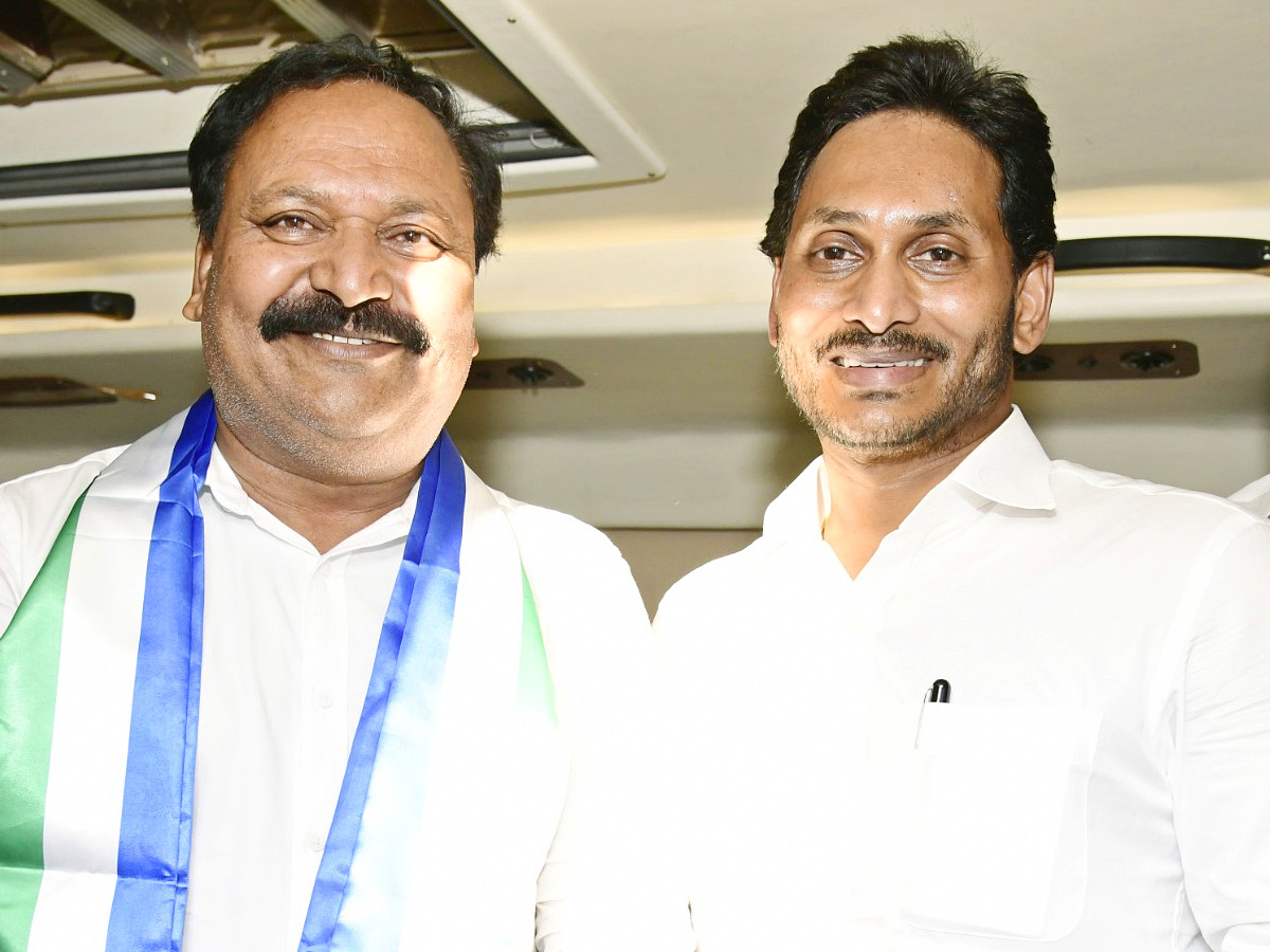 AP CM YS Jagan Public Meeting at Kalikiri Photos11