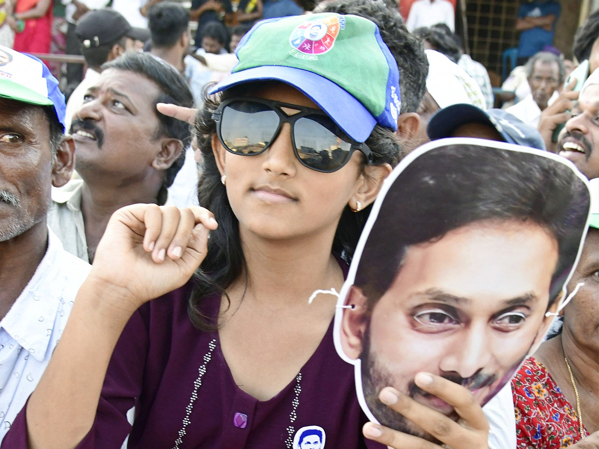 AP CM YS Jagan Public Meeting at Kalikiri Photos12