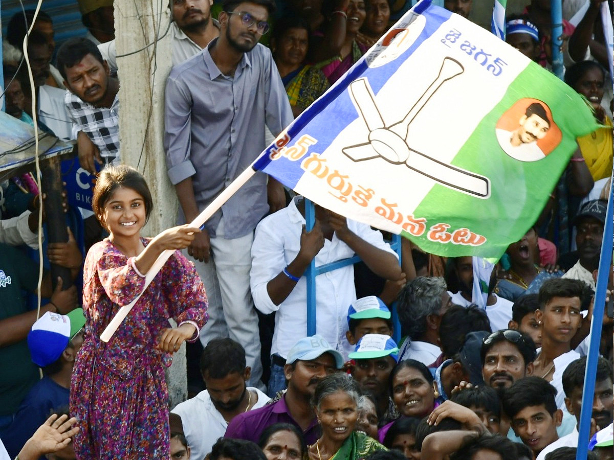 AP CM YS Jagan Public Meeting at Kalikiri Photos4