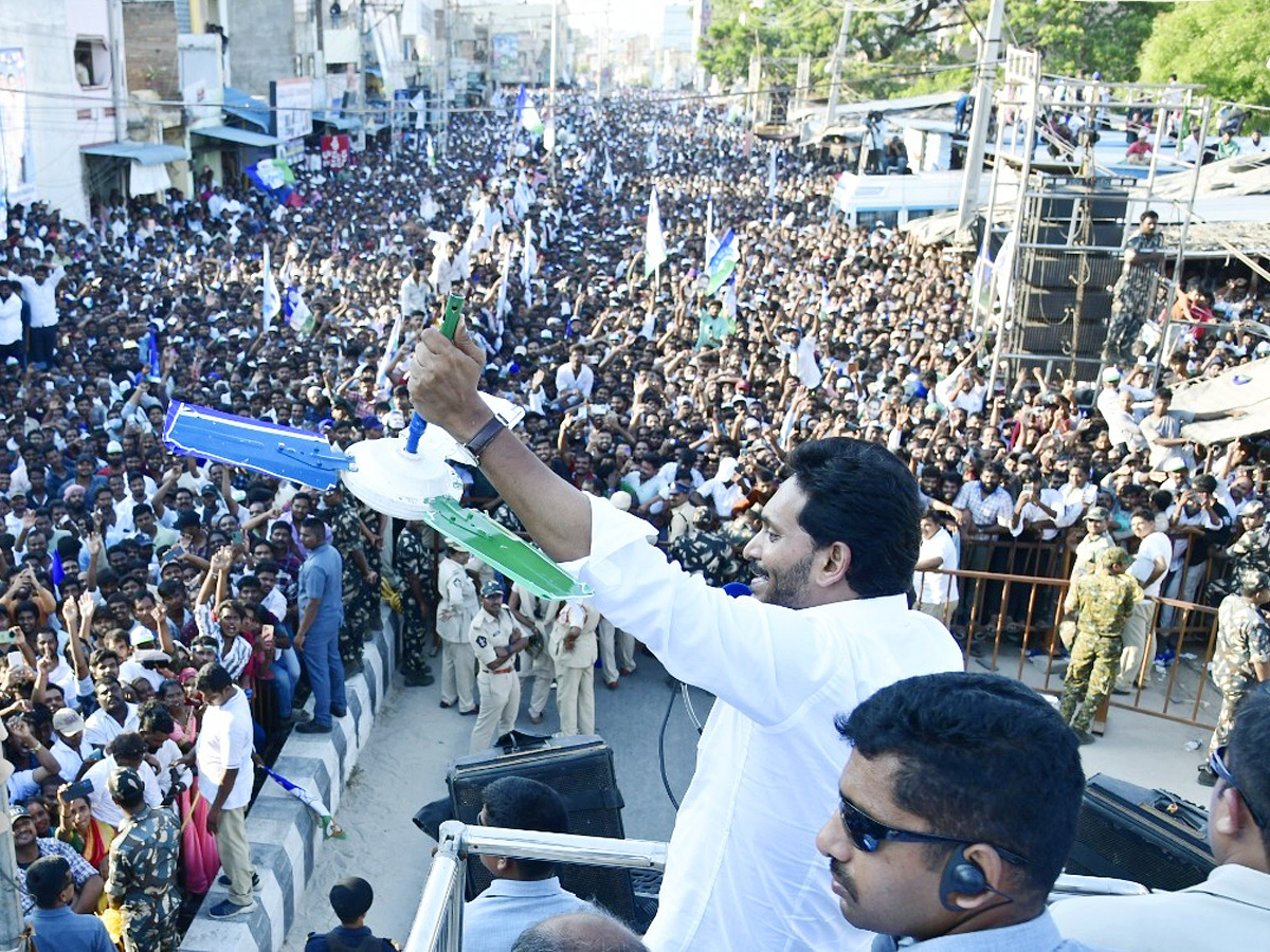 AP CM YS Jagan Public Meeting at Kalikiri Photos5