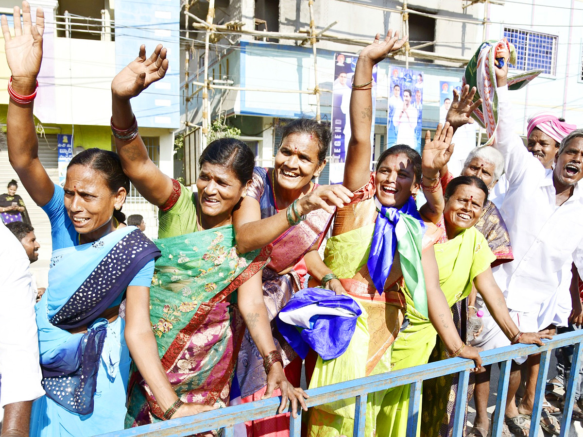 AP CM YS Jagan Public Meeting at Kalikiri Photos9